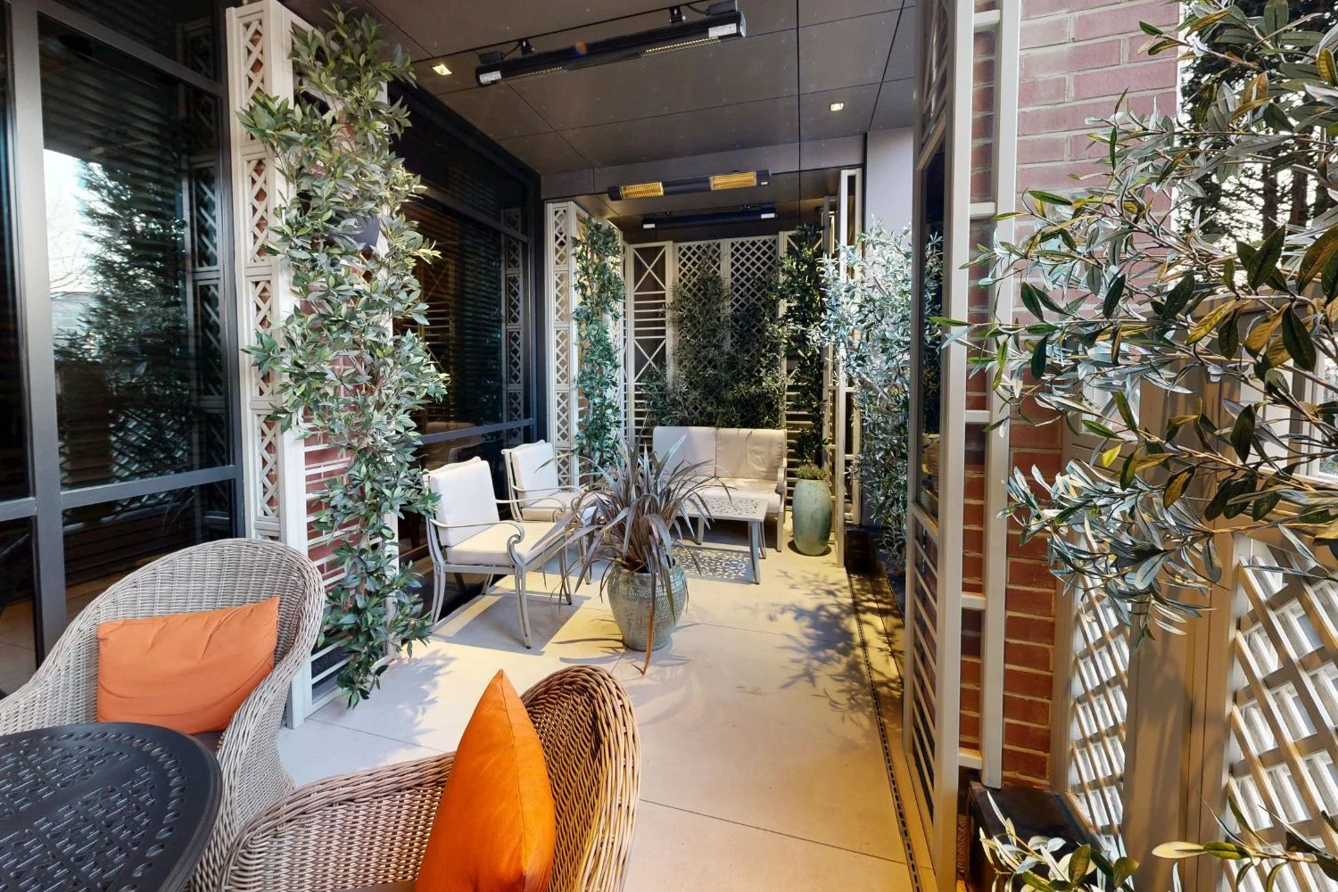 Dakota Newcastle: Cigar Lounge